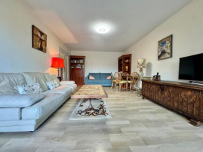 Le Lys - Apt 4 Prs - clim - piscine - parking